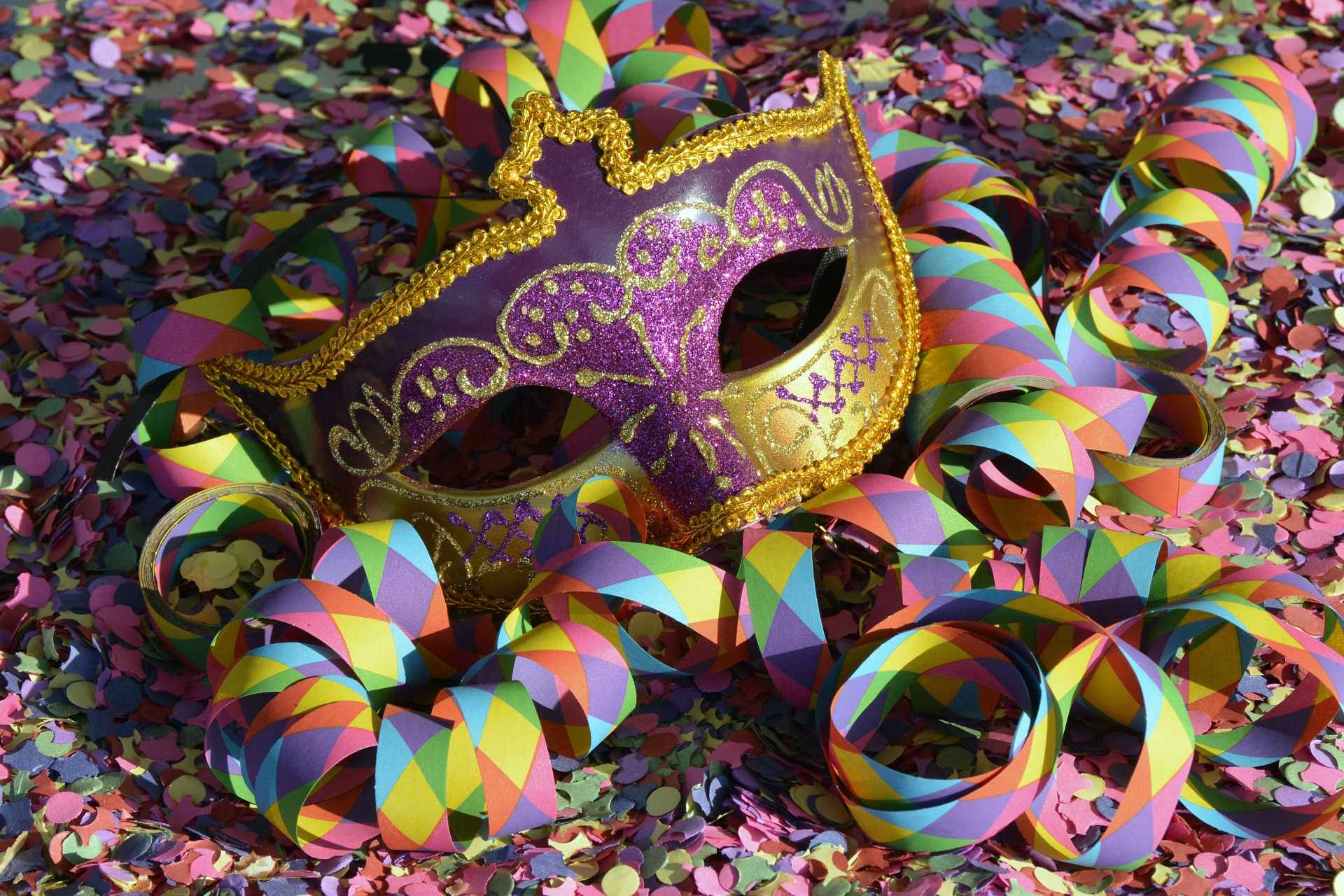 Το Έθιμο του Εορτασμού των Αποκριών - Η Ιστορία του Καρναβαλιού!