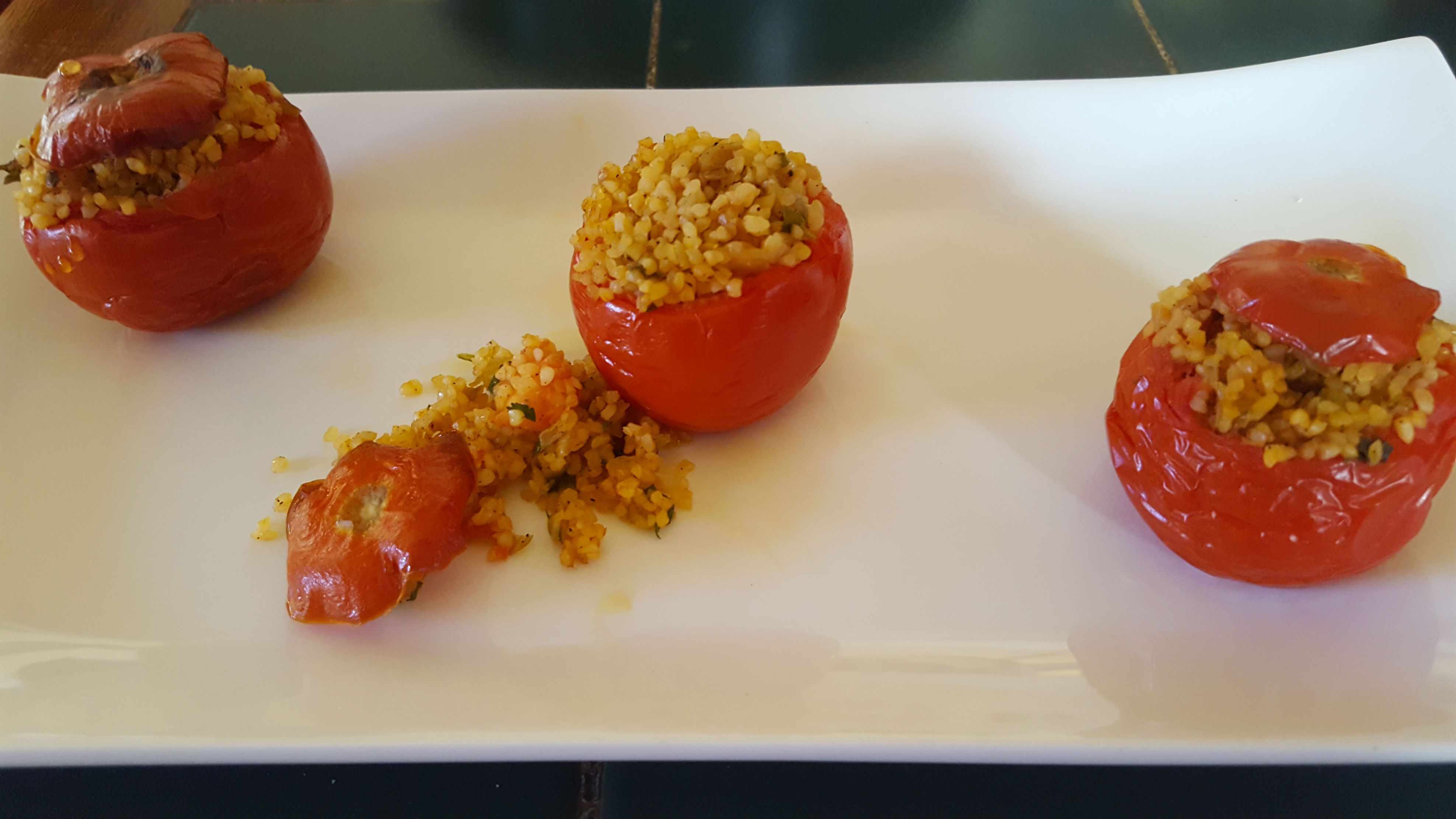 Stuffed tomatoes with pourgouri