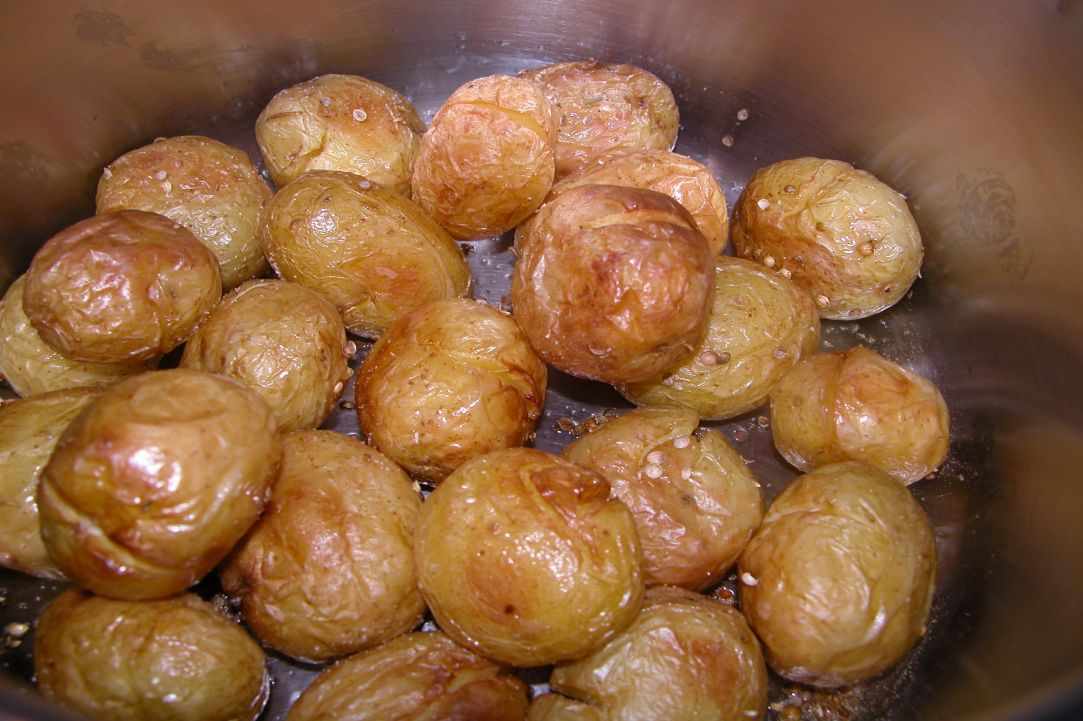 Patates Antinaktes (Baby potatoes cooked in red wine)