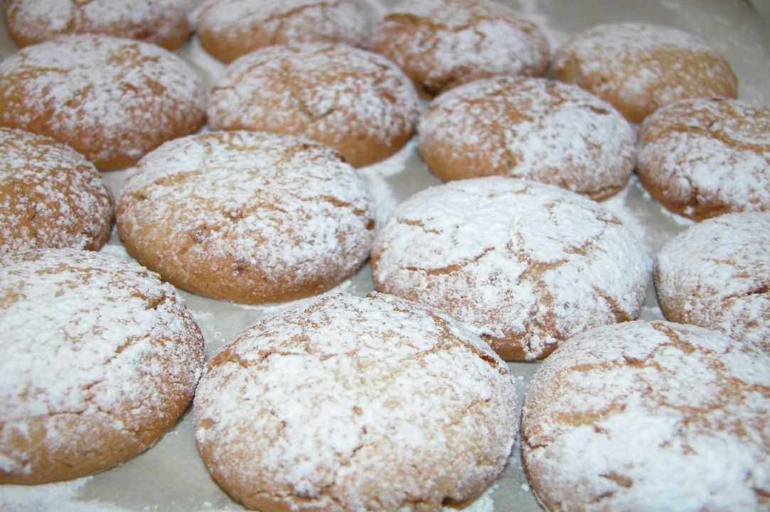 Kourabiedes (Traditional Christmas recipe)