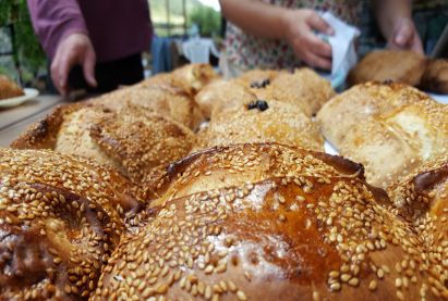 "Flaouna" - Easter bread