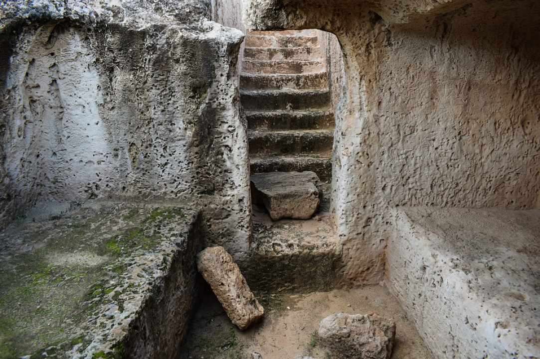 Νεκρόπολη Μακρόνησου -Τάφοι Μακρόνησου στην Αγία Νάπα