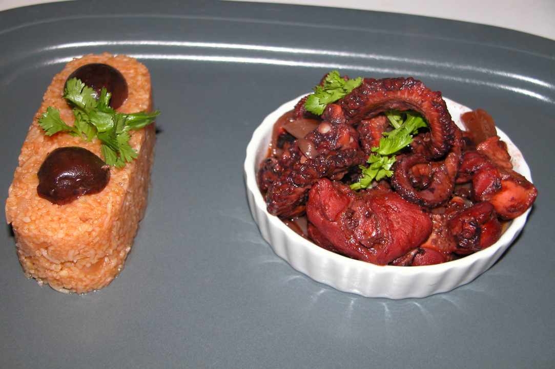 Осьминог тушёный с луком