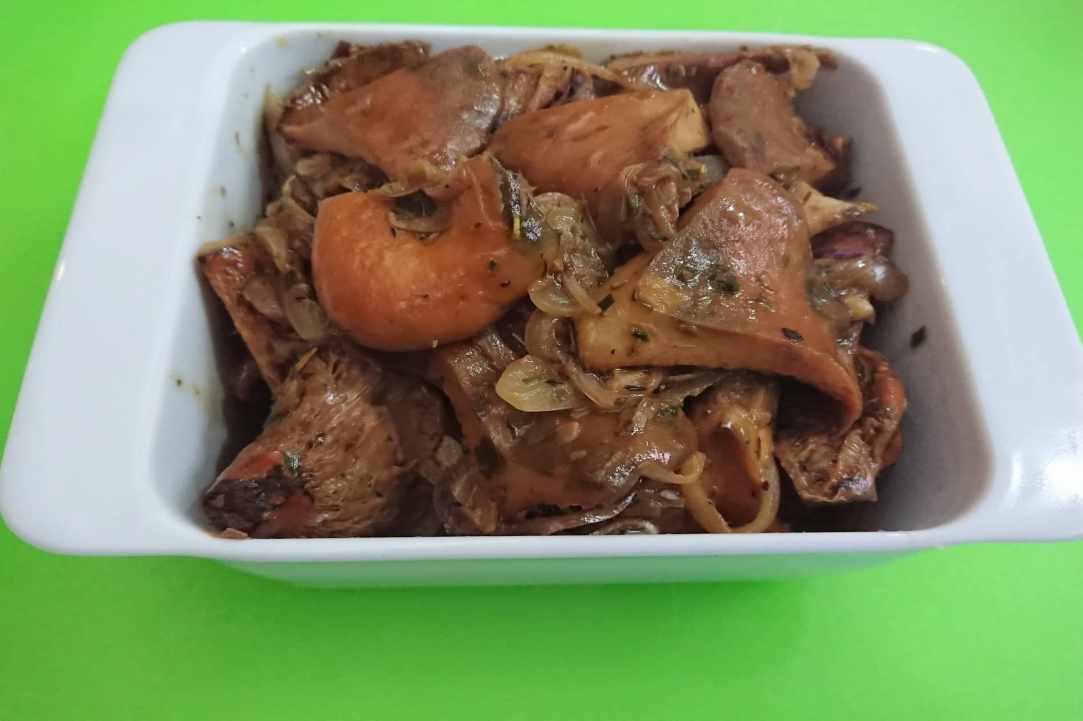 Красные горные грибы в вине