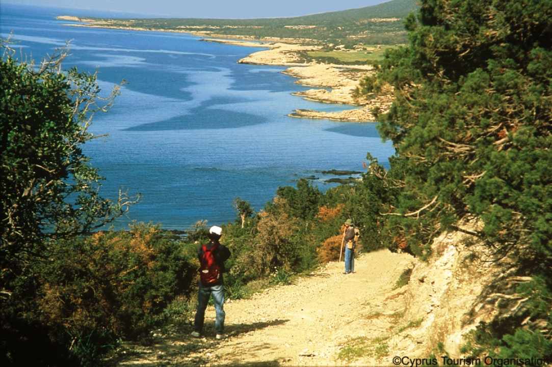 Πεζοπορία στη χερσόνησο του Ακάμα. (Πηγή φωτογραφίας: ΚΟΤ).
