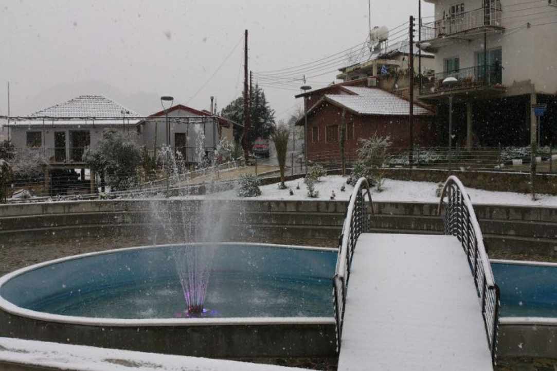 χιονισμένος Ξυλιάτος - τεχνητή λίμνη - συντριβάνι Ξυλιάτου - πλατεία - cyprus alive- ζωή στο χωριό