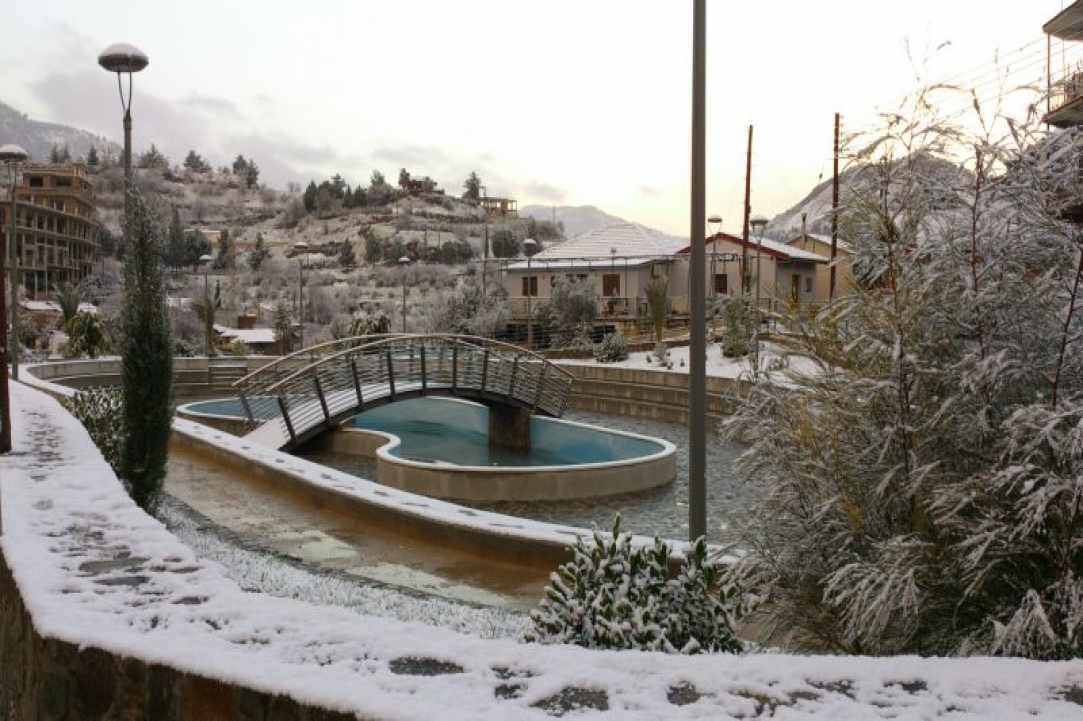 χιονισμένος Ξυλιάτος - τεχνητή λίμνη - συντριβάνι Ξυλιάτου - πλατεία1 - cyprus alive- ζωή στο χωριό