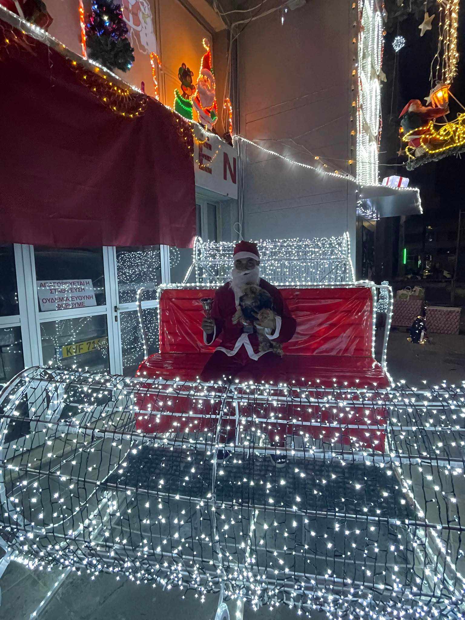 Φωταγώγηση υπερθέαμα σε πολυκατοικία στη Λάρνακα