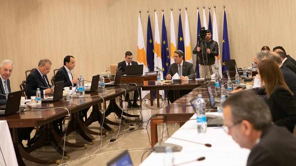 Σχολεία, sms, συναθροίσεις και εστίαση