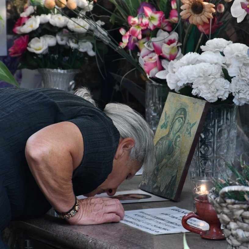 Σε εξέλιξη η διαδικασία εκταφής των οστών του Θανάση