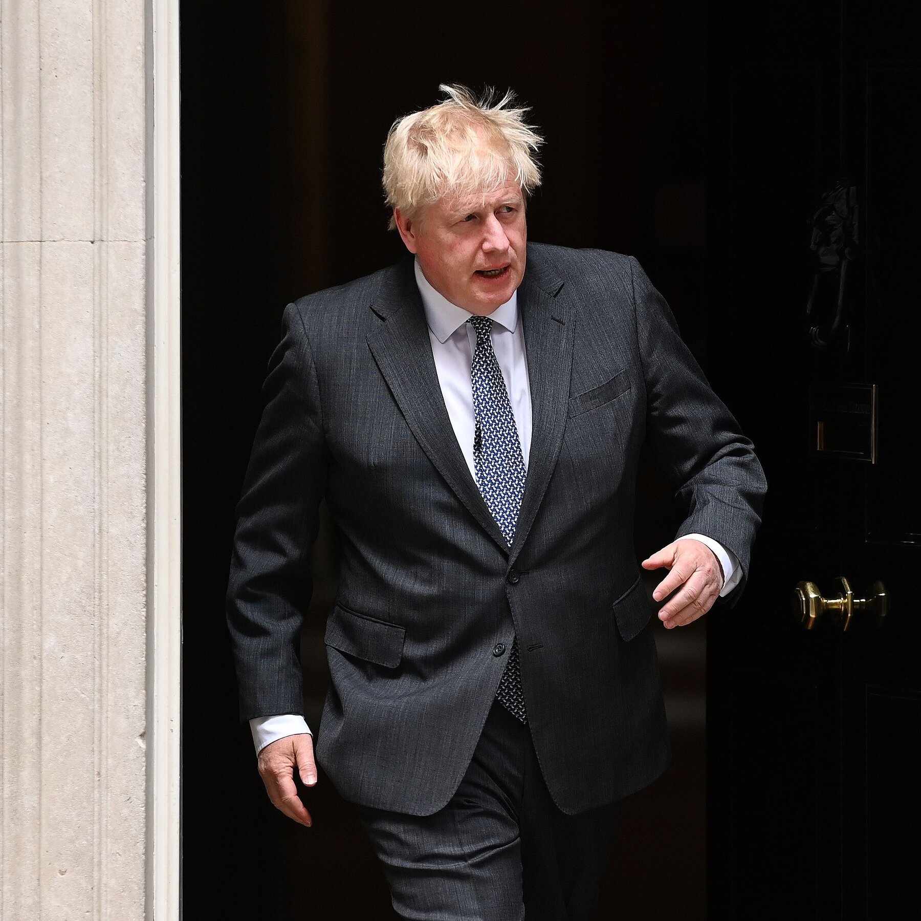 Η αναγκαστική έξοδος Τζόνσον φαίνεται πως έχει εμπνεύσει και τους διαφημιστές