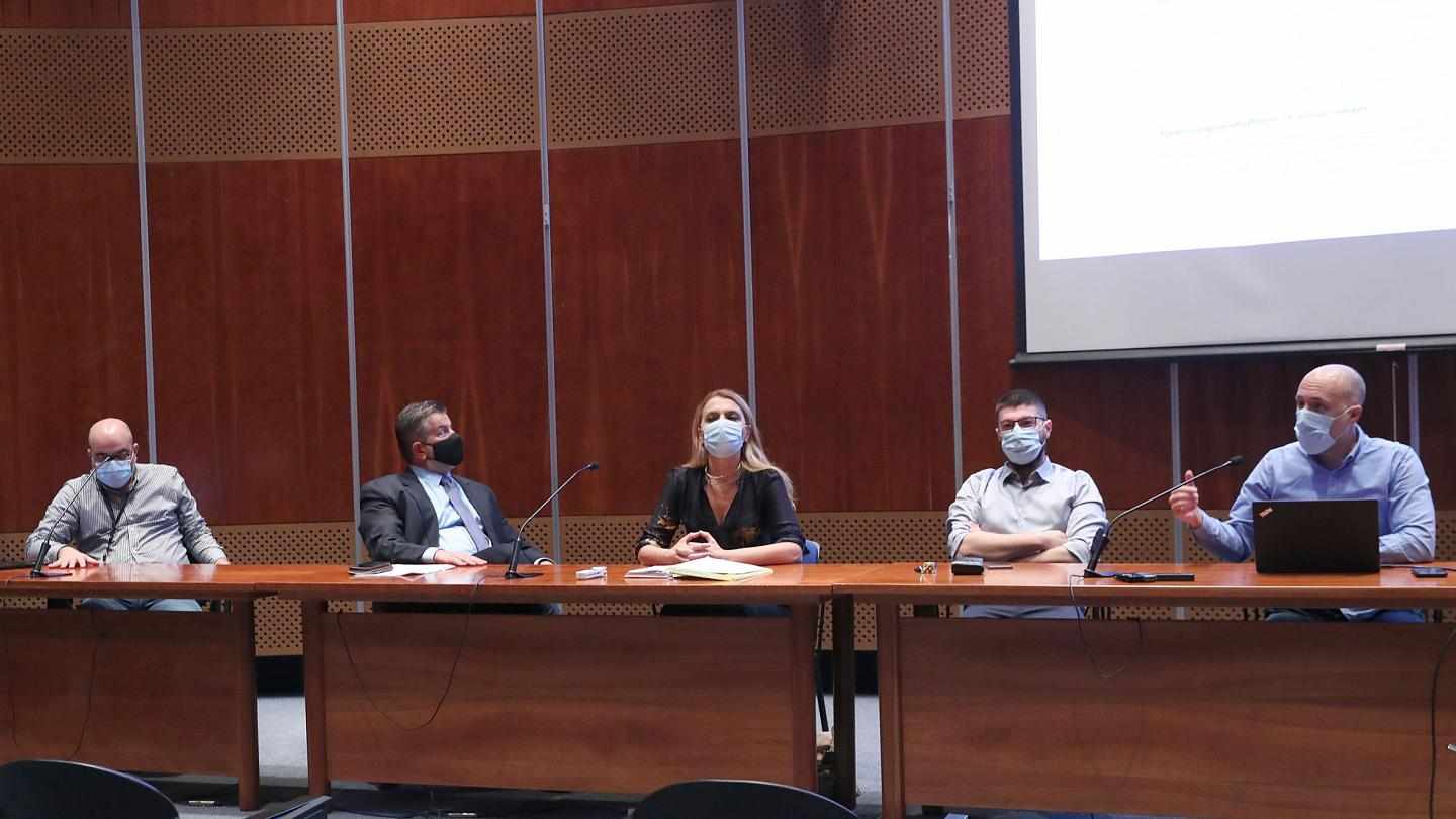 Τα νέα μέτρα θα είναι ασπίδα για τους ανεμβολίαστους