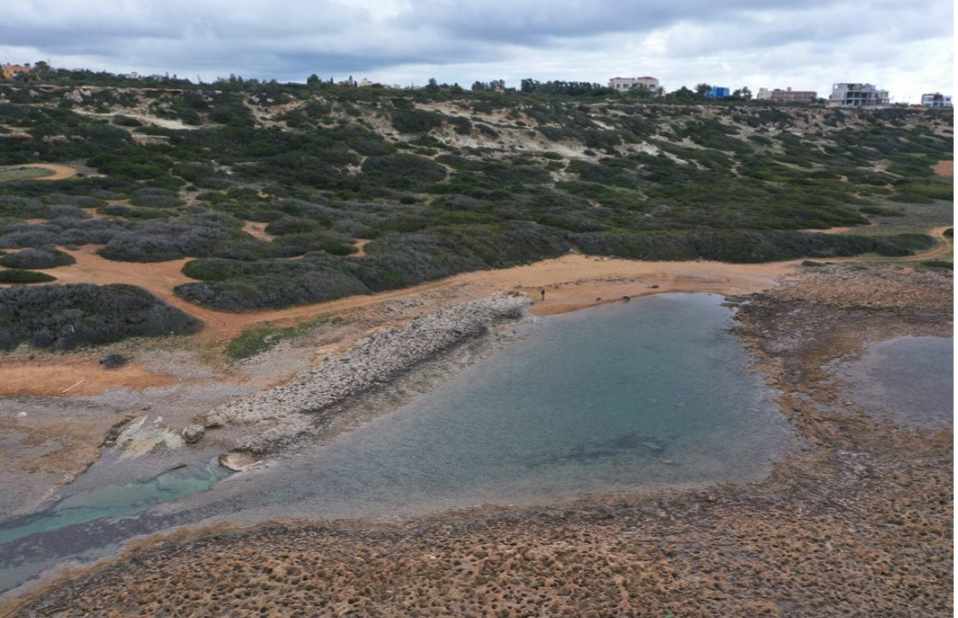 Πέγεια: Η Ξερόλιμνη και ο Φράκτης