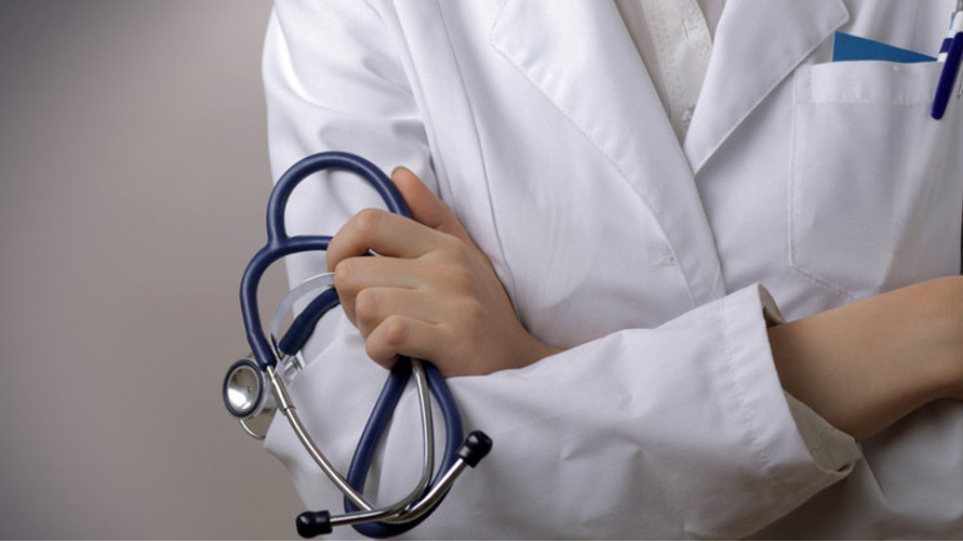 Επτά γιατροί στο μικροσκόπιο της Αστυνομίας