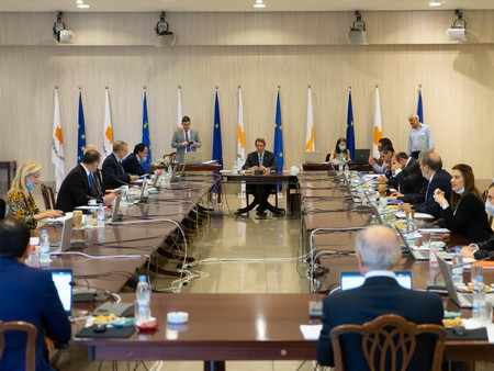 Κλειδώνουν οι νέες χαλαρώσεις