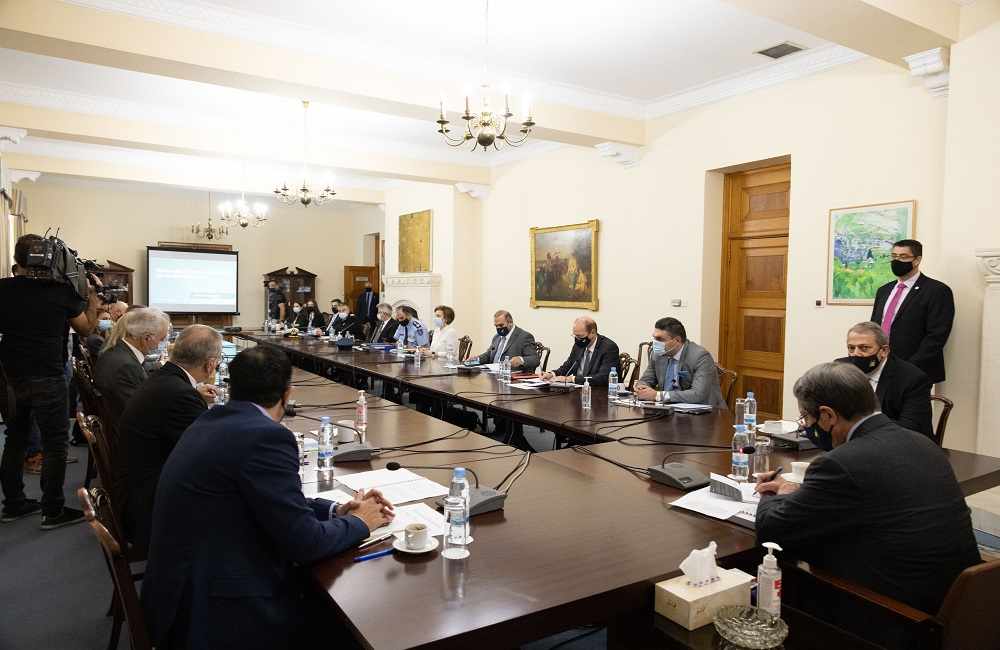 Πληρωμένες κλήσεις έως €5,000 ετησίως σε αξιωματούχους