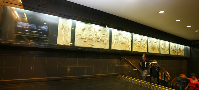 Σταθμός μετρό στη Χιλή ονομάζεται Ελλάδα και είναι γεμάτος Αρχαία έργα τέχνης