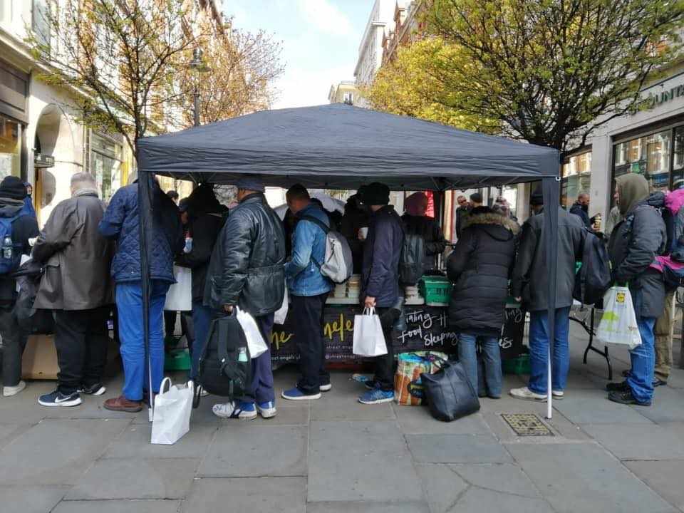 Κύπριοι κάτοικοι του Λονδίνου βοηθούν άστεγους και μπορούμε και εμείς  να βοηθήσουμε!
