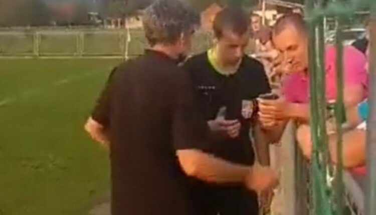 Διαιτητής μέτρησε γκολ που είχε ακυρώσει, αφού το τσέκαρε σε… κινητό οπαδού!