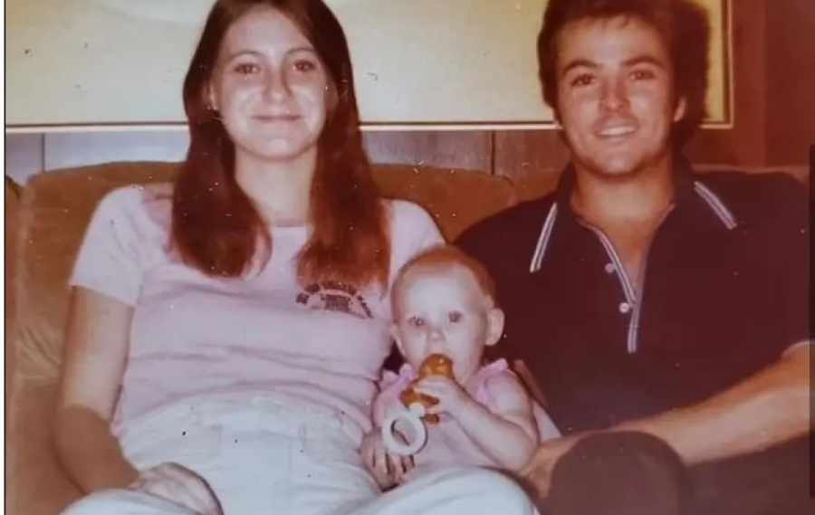 Μωράκι που οι γονείς του βρέθηκαν δολοφονημένοι σε δάσος εντοπίστηκε 40 χρόνια μετά