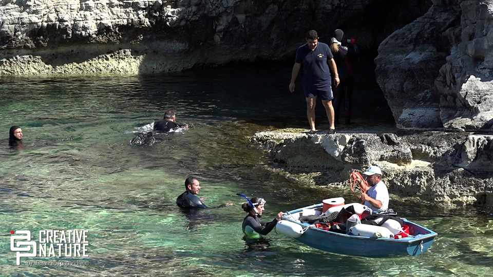 Επιχείρηση καθαρισμού θαλασσινής σπηλιάς από «μαζούτ»