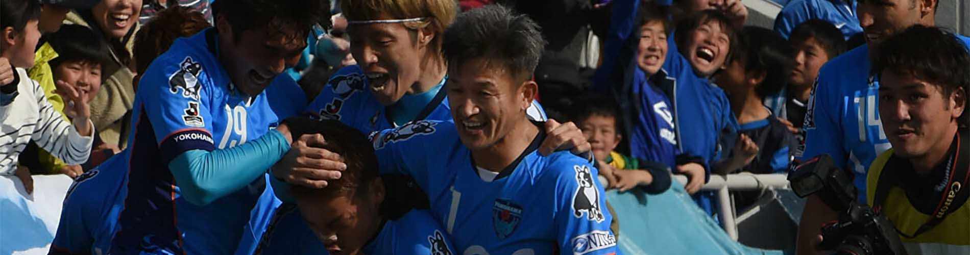 54 ετών αλλά συνεχίζει να παίζει ποδόσφαιρο!