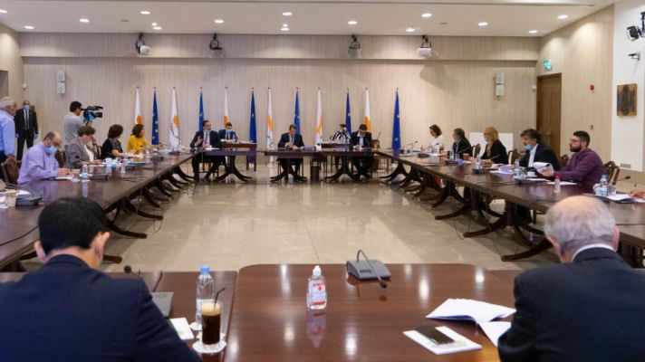 Kαθιστό και σιωπηλό άνοιγμα εστιατορίων ενόψει αποκριών