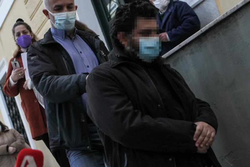 Βγα ίνει κι από πάνω, κατηγορώντας την ανήλικη ο ιερέας που καταγγέλθηκε για βιασμό