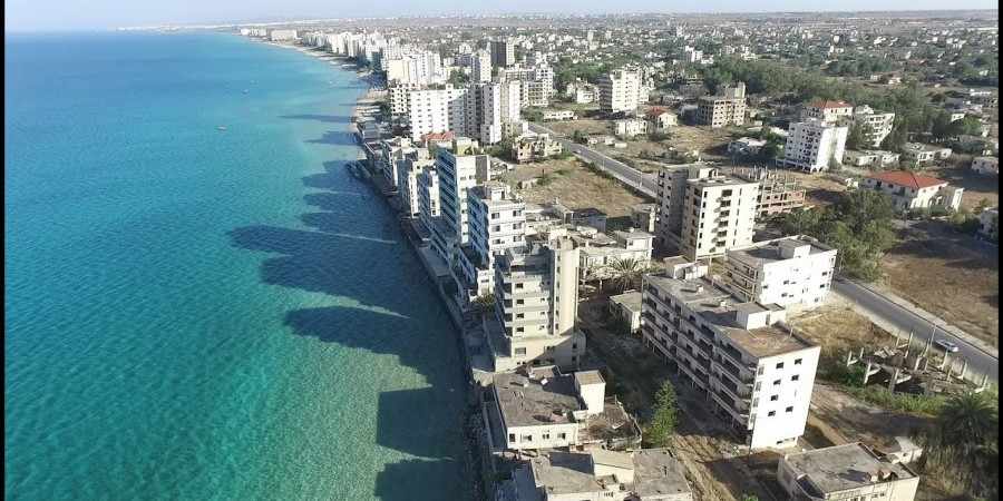 Ξεχάστε το Βαρώσι, «περαστικά σας»