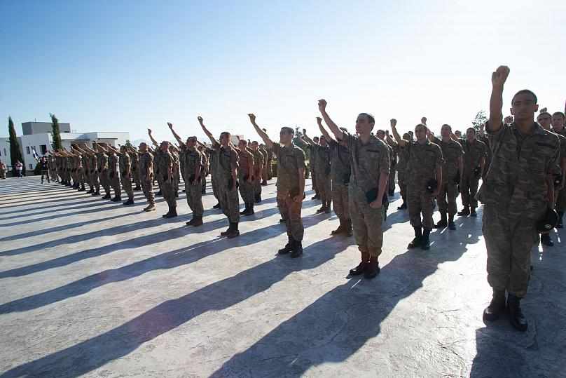 Ορκίζονται χωρίς την παρουσία γονέων οι νεοσύλλεκτοι