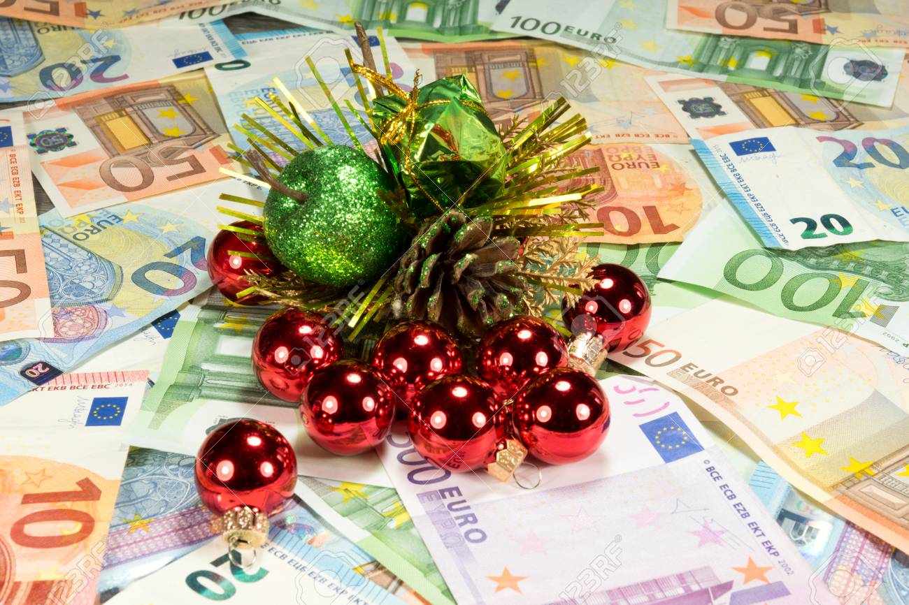 Πότε καταβάλλεται το επίδομα τέκνου και τα χριστουγεννιάτικα επιδόματα