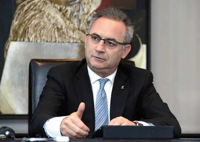 Αβέρωφ: Λένε ότι, όπου σηκώσεις πέτρα, είμαι από κάτω