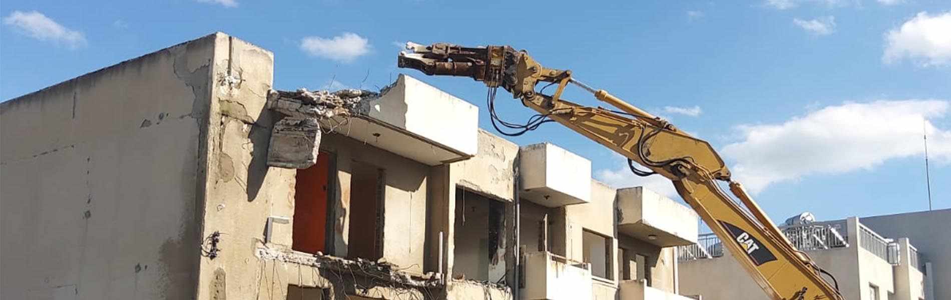 Κατεδαφίζοντας έκτισαν τη δική τους εταιρεία