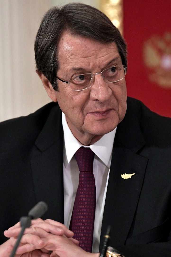 Απαντά πως θα περάσει την Παραμονή ο ΠτΔ
