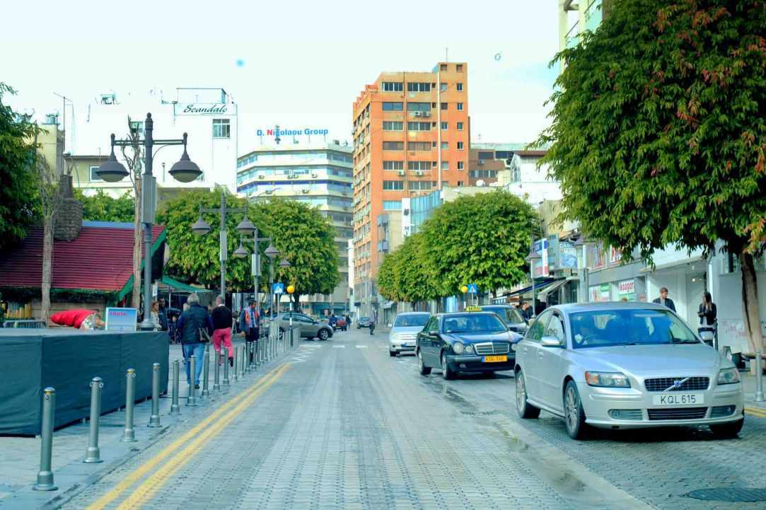 Δεν θέλουν πεζόδρομο την οδό Ανεξαρτησίας