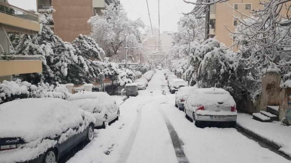 Στα λευκά οι γειτονιές της Αθήνας