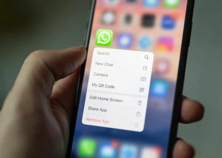 H Apple μπορεί να διαβάσει κρυφά τι στέλνετε στο WhatsApp