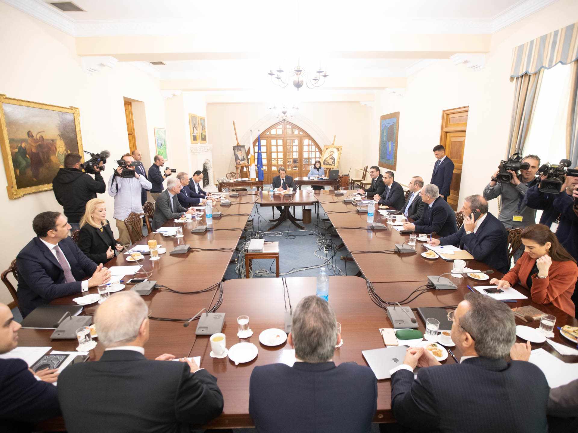 Νέα μέτρα από σήμερα, αλλαγές στη ζωή μας