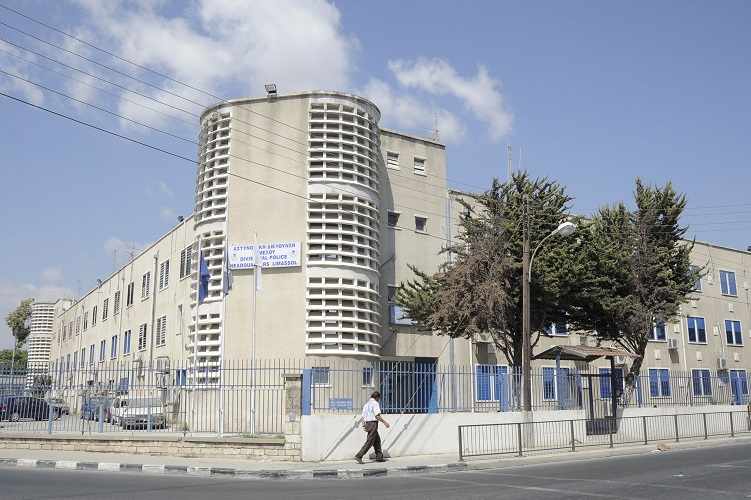 Εστιατόριο σέρβιρε κλέφτικο, πάρτι γενεθλίων σε σπίτια