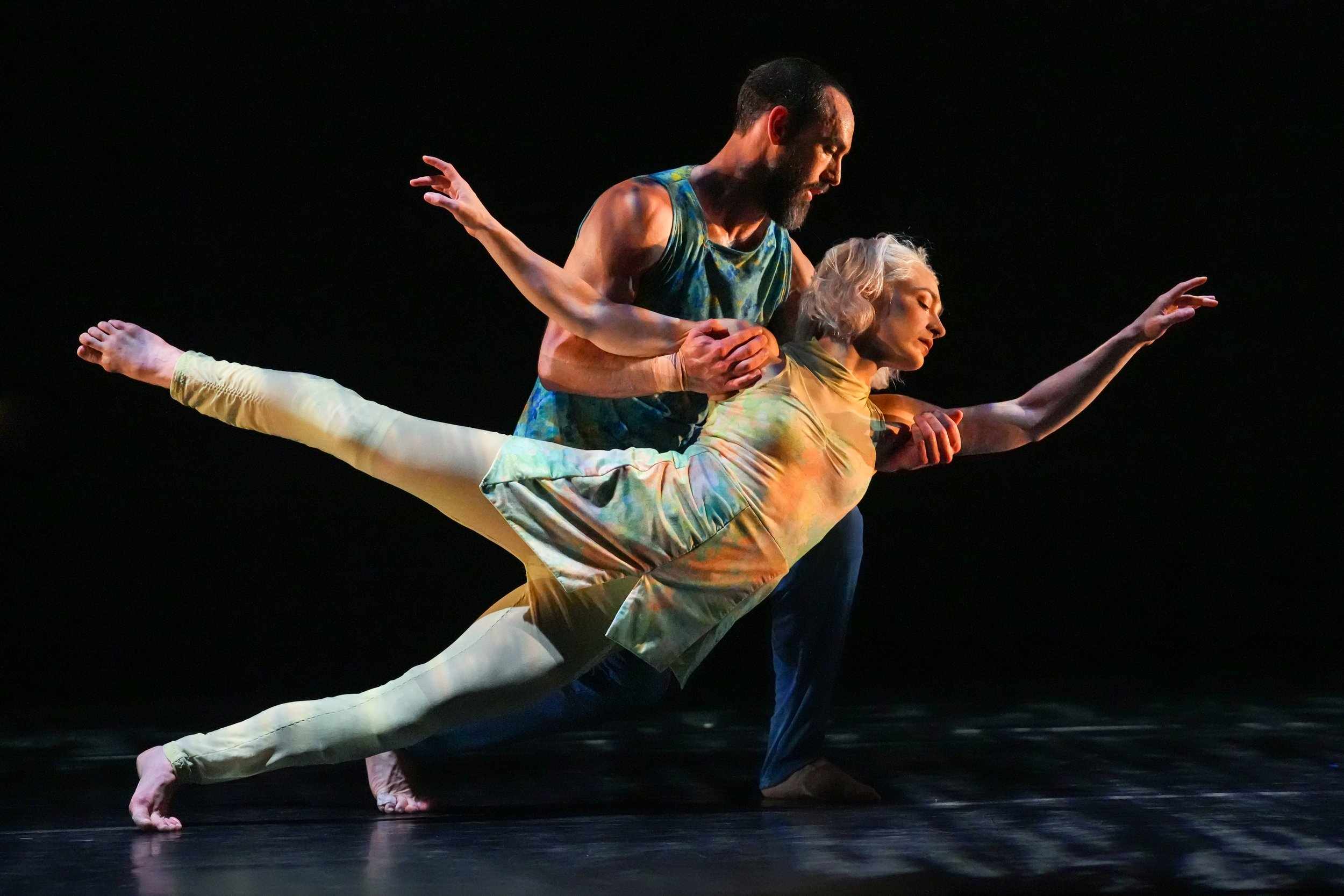 Pilobolus: Μια συναρπαστική εξερεύνηση του ανθρώπινου σώματος στη σκηνή