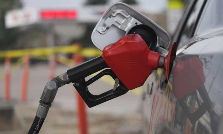 ΗΠΑ: Η τιμή της βενζίνης πέφτει εδώ και 57 ημέρες