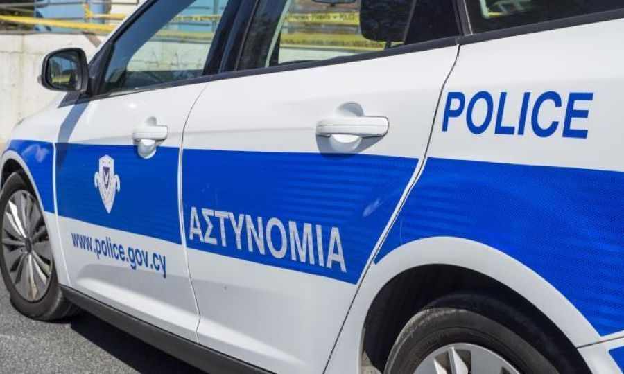 Του έκανε παρατήρηση γιατί παρενοχλούσε την κόρη του