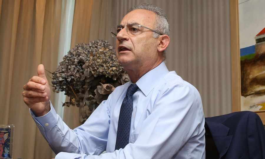Αβέρωφ: Δεν είμαι ο πολιτικός που μοιράζω τσεκούθκια