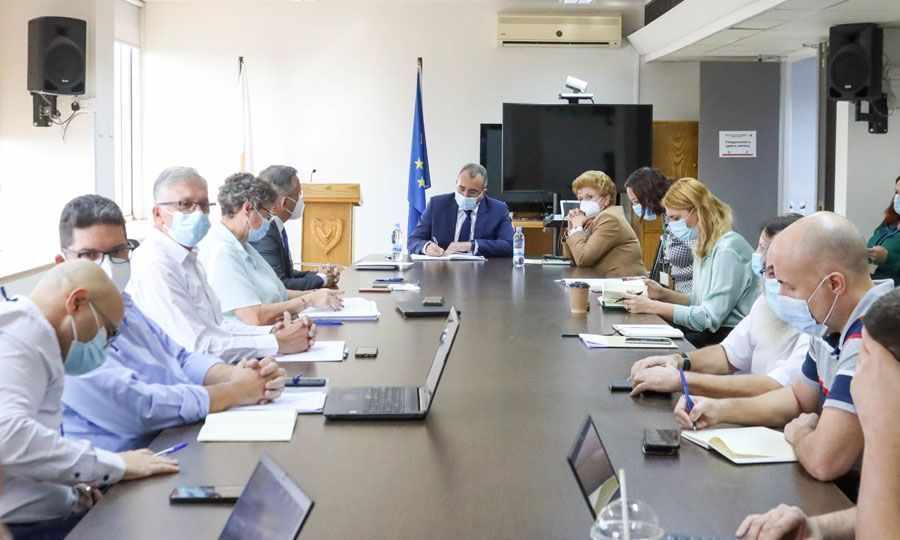 Σύσκεψη Υπ. Υγείας - ΣΕΕ για διαχείριση της πανδημίας