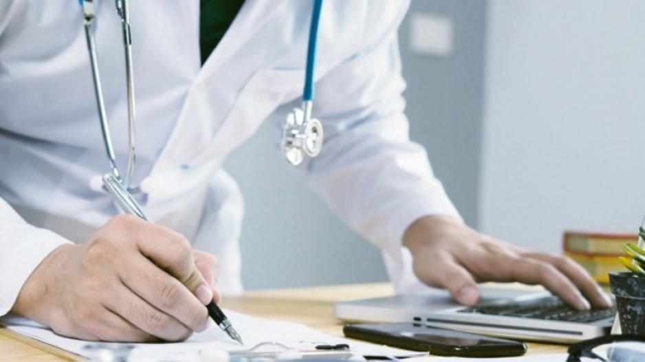 Στο στόχαστρο γιατρός μετά το θάνατο 46χρονου με κορωνοϊό