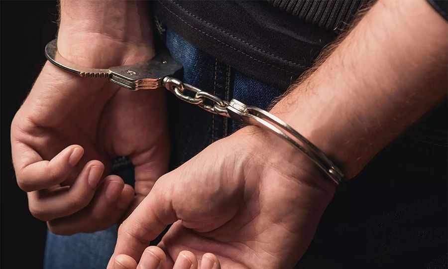 Χειροπέδες σε 25χρονο για απόπειρα φόνου