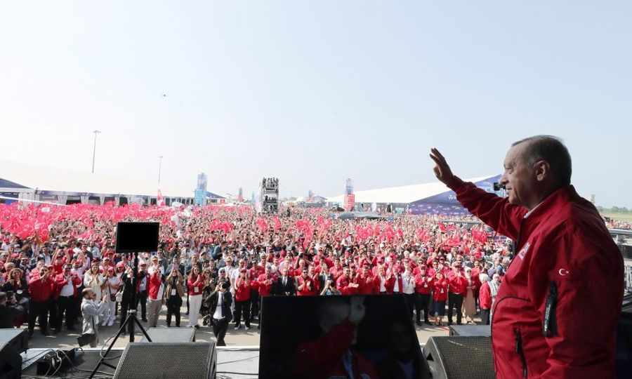 Ερντογάν: Απειλεί με εισβολή στα ελληνικά νησιά