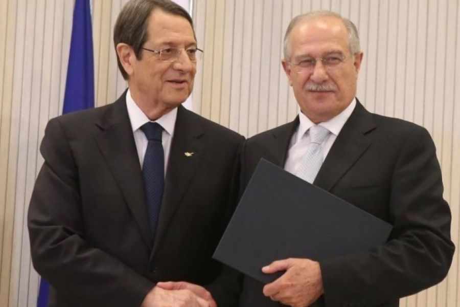 Κατώτατος μισθός μέχρι να... φύγει ο Αναστασιάδης