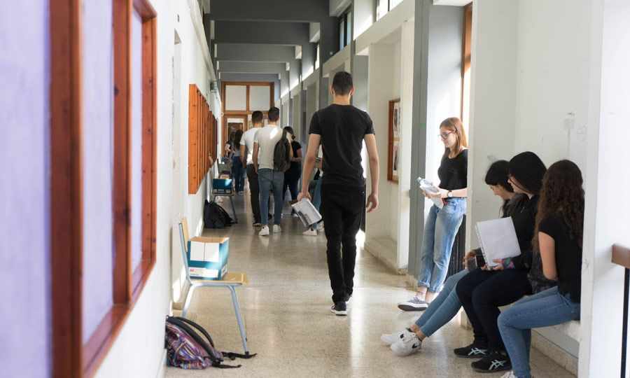 Είμαστε νοσοκόμοι, αστυνομικοί και καθηγητές