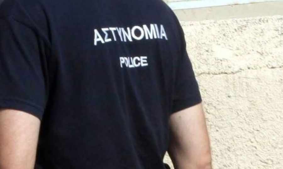 Αστυνομικός απειλούσε την γυναίκα του με μαχαίρι